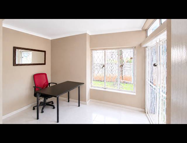 1 BEDROOM APARTMENT FOR SALE IN ESSENWOOD